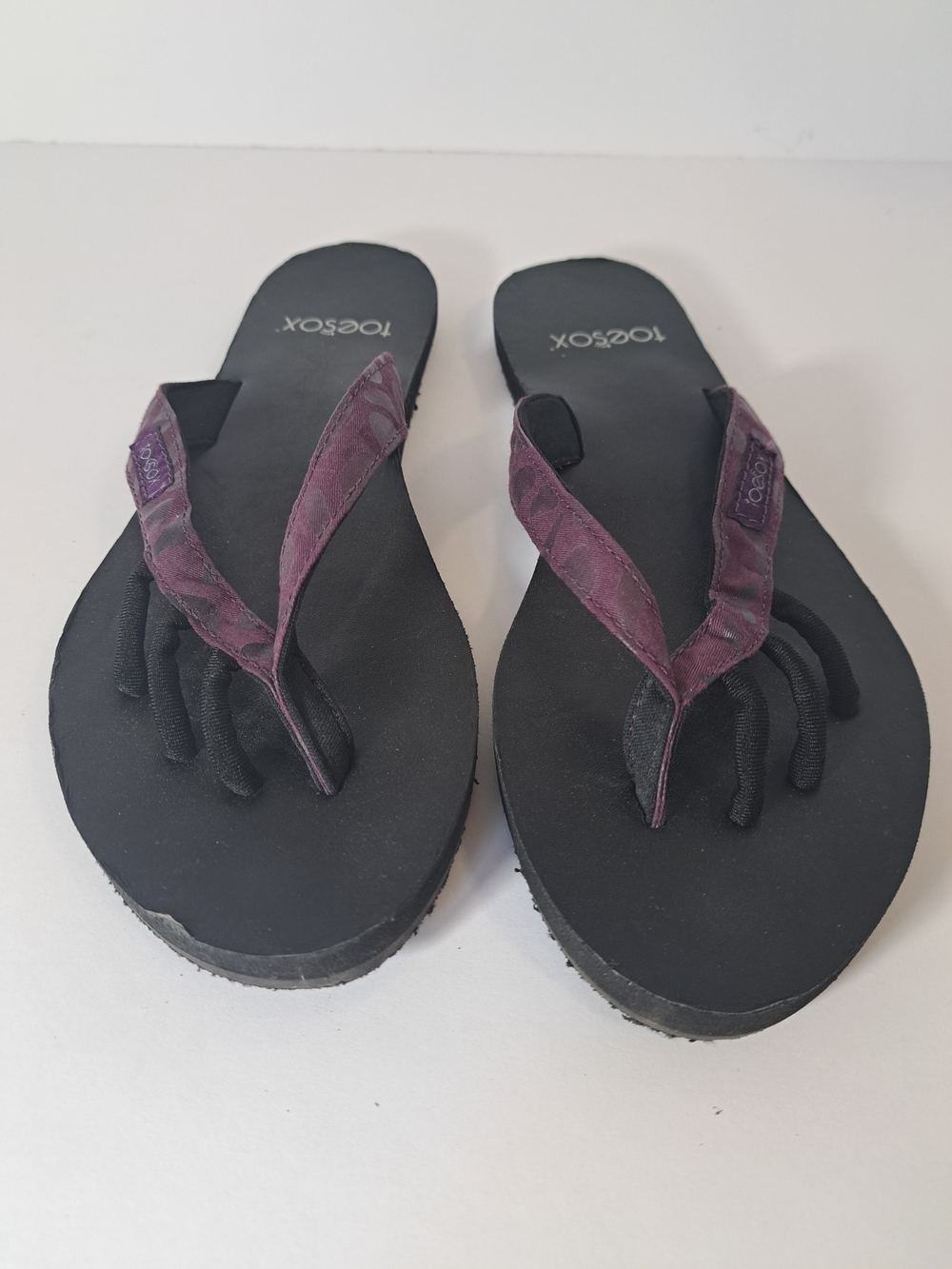 Toesox Women's Purple Flip Flop Sandals